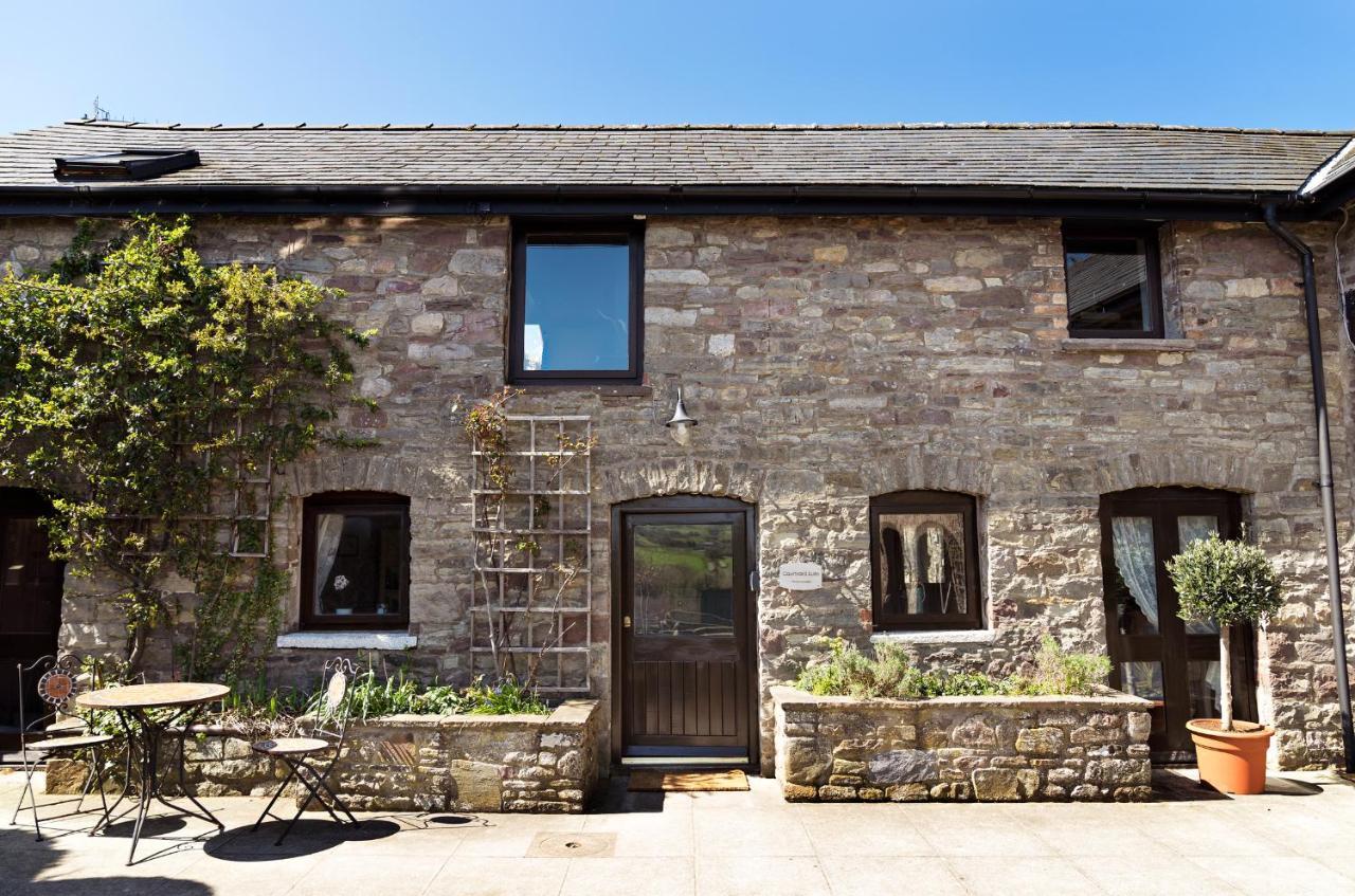 Neuadd B&B Suites Crickhowell Ngoại thất bức ảnh