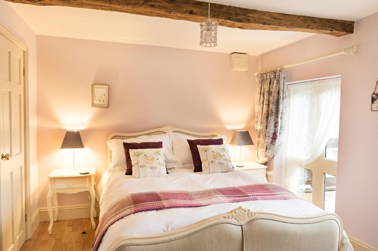 Neuadd B&B Suites Crickhowell Ngoại thất bức ảnh